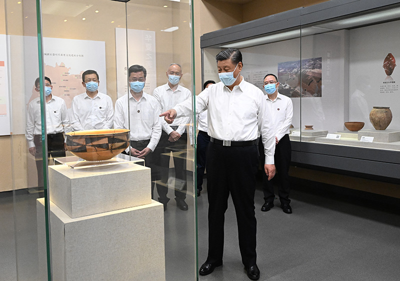 5月16日下午,中共中央总书记、国家主席、中央军委主席习近平在前往陕西西安主持中国-中亚峰会途中,在山西运城博物馆考察。